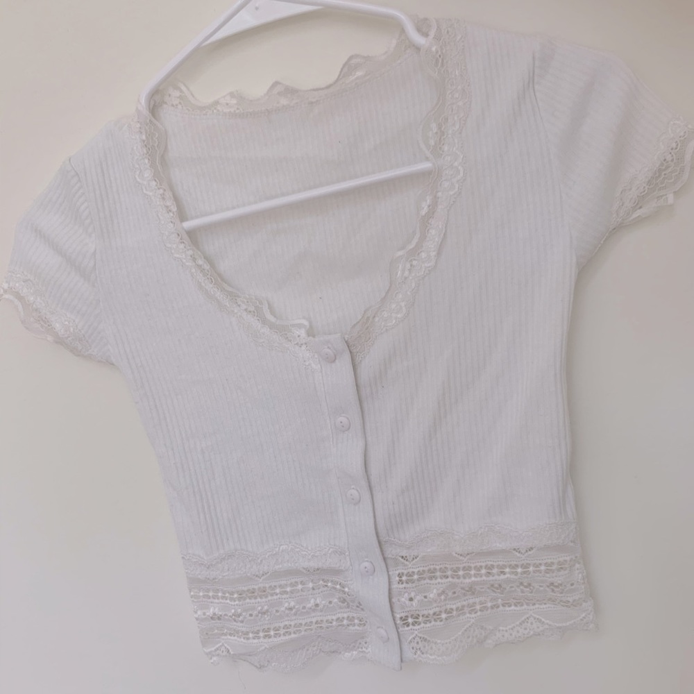 White Button-up Tee🤍